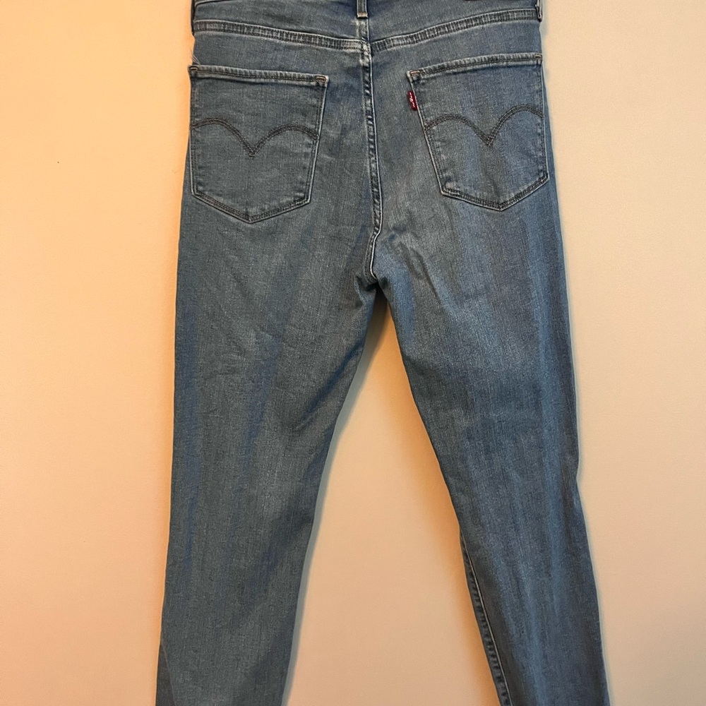 Levi's Women's 724 High Tise Straight Crop Medium Blue Distressed Jeans - Picture 8 of 9